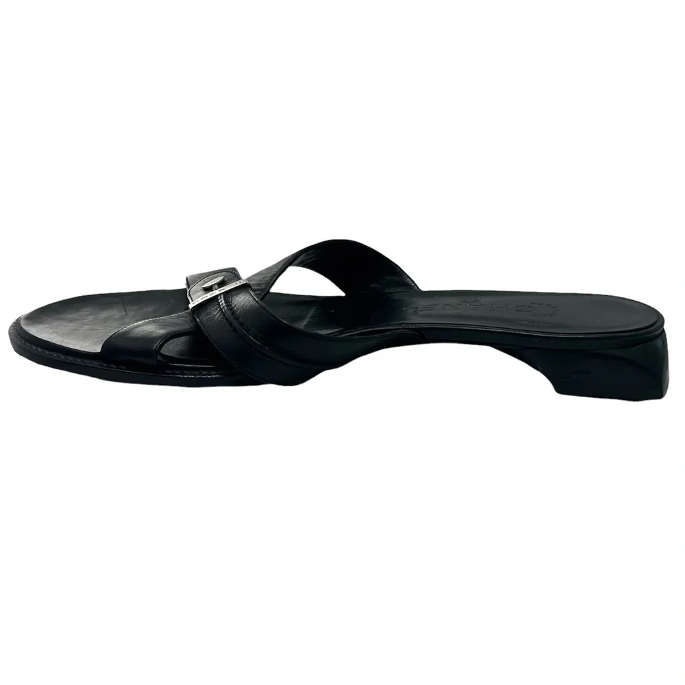 CHANEL BLACK LEATHER CRISS CROSS STRAP SANDAL WITH 1